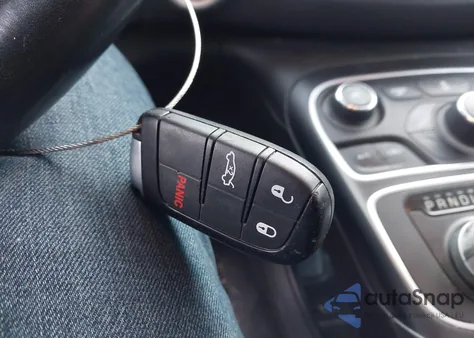 2015 Chrysler 200 Limited из США, поврежденный, VIN 1C3CCCAB2FN690016